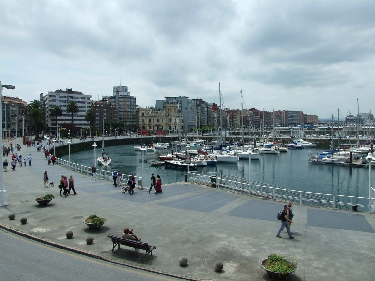 Puerto deportivo de Gijón, navegar por Asturias