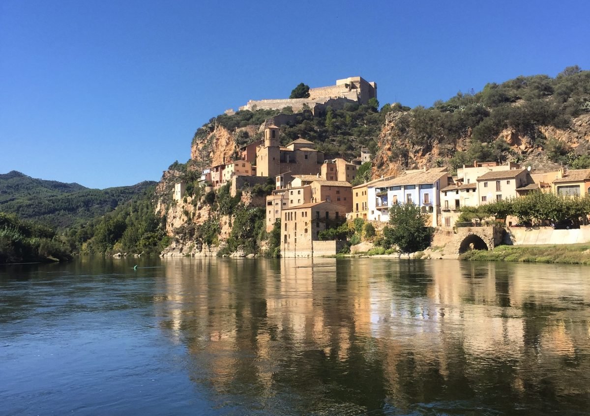 Pueblo catalán más bonito: Miravet