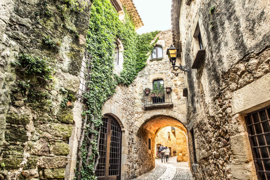 Calles empedraras de Besalú, los pueblos más bonitos de Cataluña